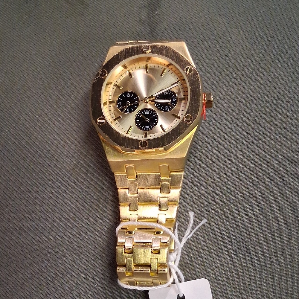 NWT Mens Fashion Nova Tempo Analogue Gold Watch